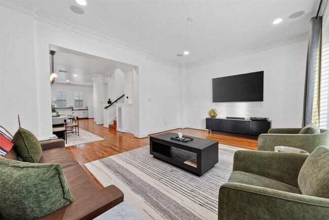 Building Photo - 620 Rutland St