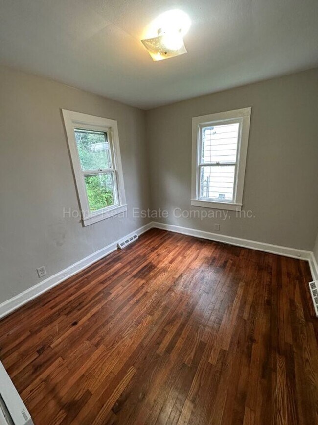 Building Photo - 720 W Twenty-Sixth St