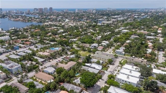 Building Photo - 824 NE 17th Way