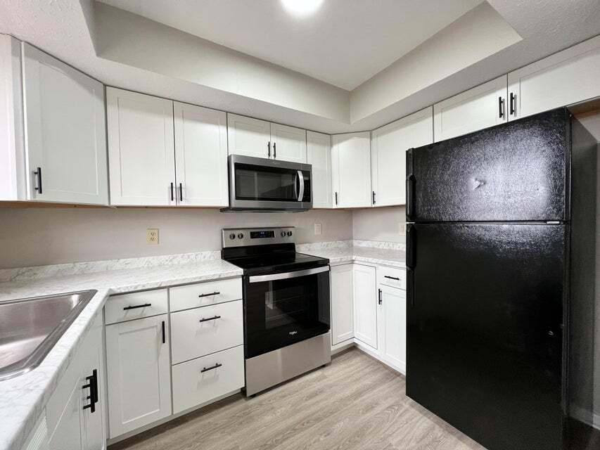 Building Photo - 5372 Portland St