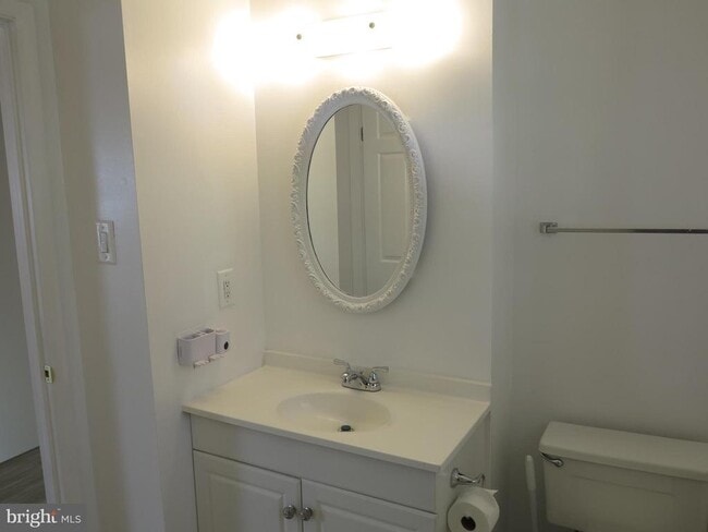 Building Photo - 8406 Woodford Ct