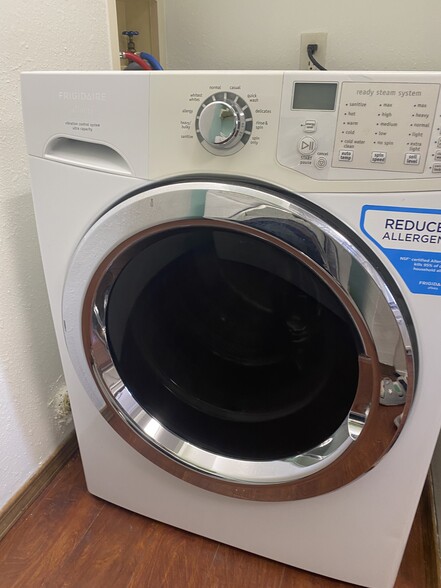 Building Photo - 1464 Avenida de las Americas