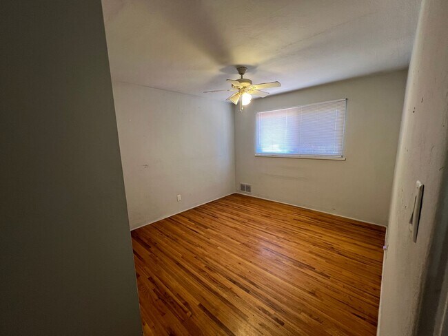 Building Photo - NE 3/BD 2/BA 2/CG