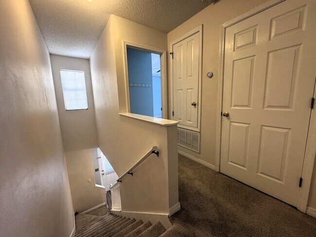 Building Photo - 852 Dunwoody Pl