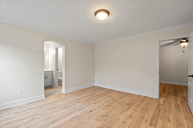 Building Photo - 12123 Brooks River Dr