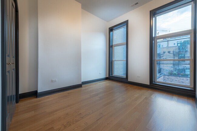 Building Photo - 28 N Throop St