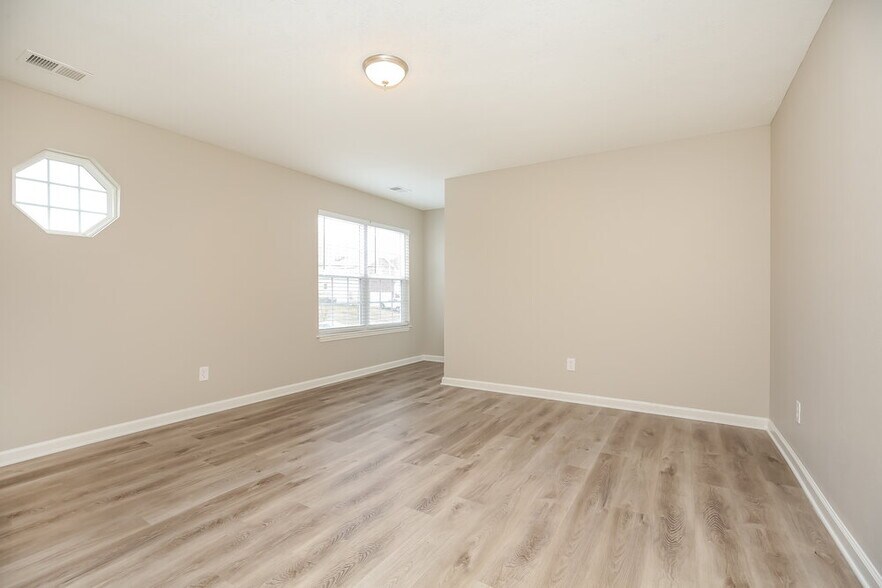 Building Photo - 141 Lyndhurst Dr