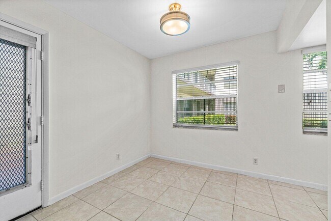 Building Photo - 641 Normandy Ln
