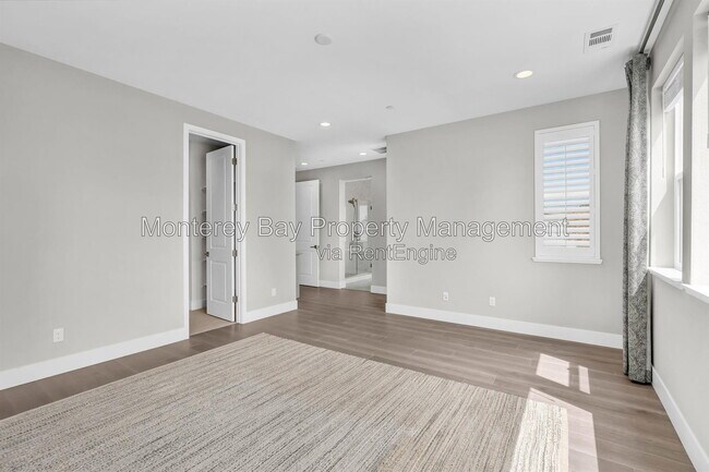 Building Photo - 240 Bungalow Dr
