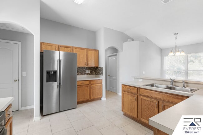 Building Photo - 7 Undermount Path E