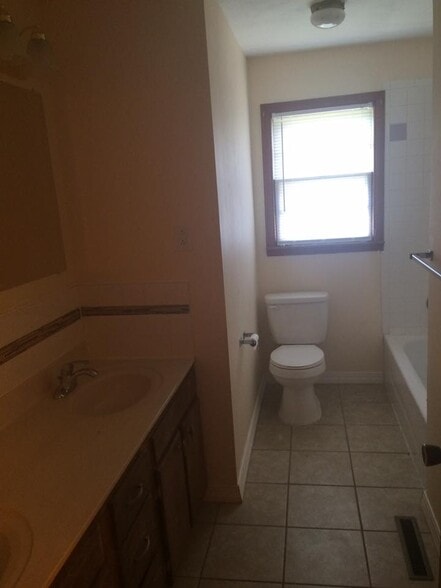 Building Photo - 1011 S Giant City Rd