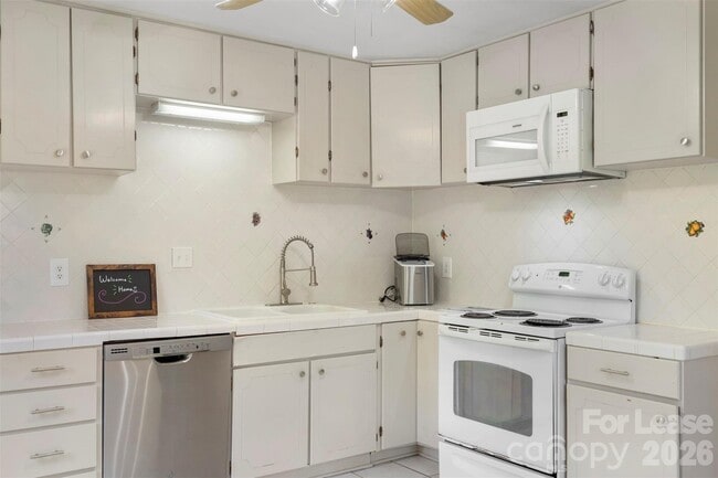 Building Photo - 3124 Edsel Pl