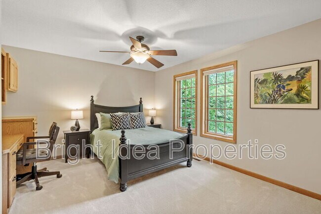 Building Photo - 6210 Deerwood Cir N