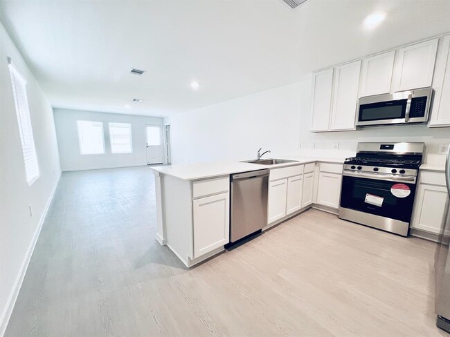 Building Photo - 3039 Mallorca Dr