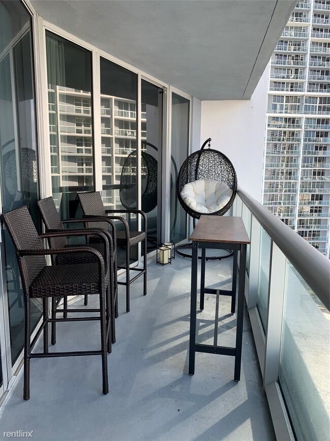 Building Photo - 1 br, 1 bath Condo - 495 Brickell Ave Apt ...