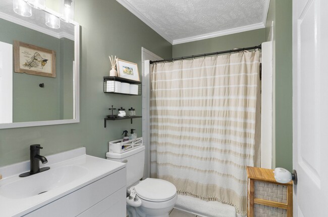 Building Photo - NEW LISTING!!!!!