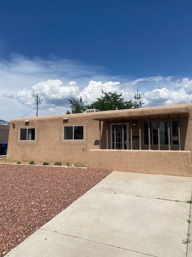 Building Photo - Northeast home off Juan Tabo and Indian Sc...