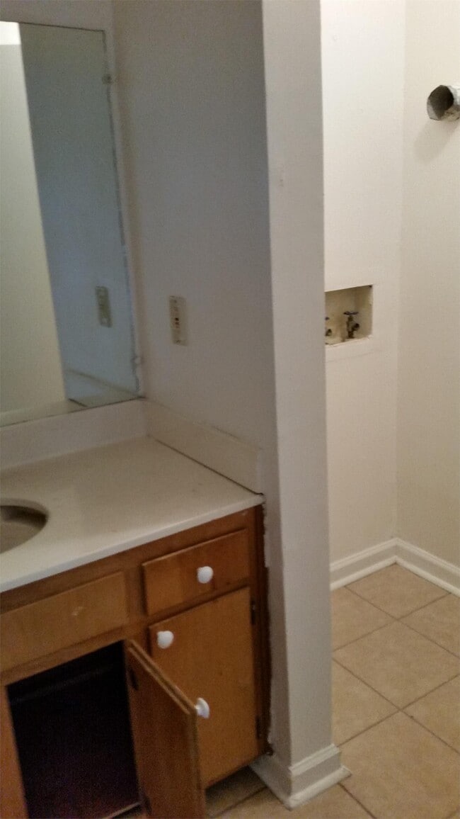 Building Photo - 112 Oak Ridge Ave