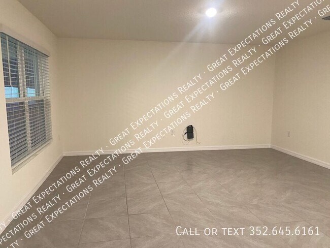 Building Photo - 6563 SE 1st Lp