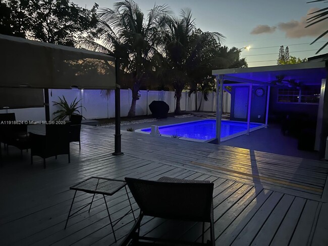 Building Photo - 4420 NW 30th Ct