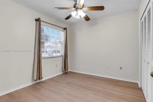 Building Photo - 9532 SW 154th Pl