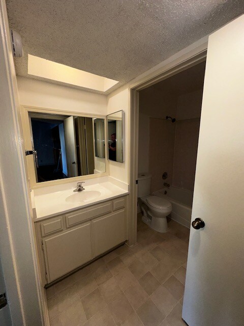 Building Photo - 121 S Swall Dr