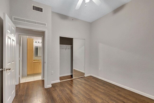 Building Photo - 1620 Presidential Way