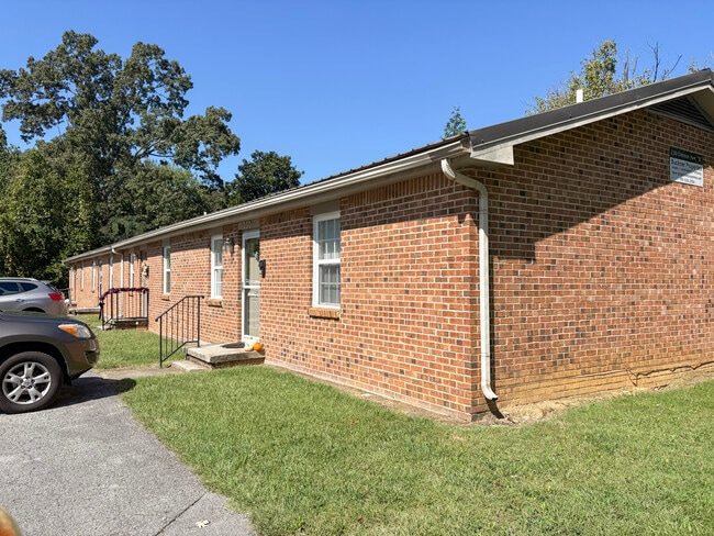 Building Photo - 230 Denton Ave
