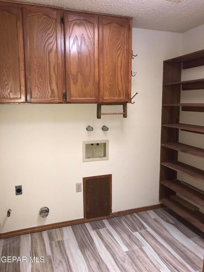 Building Photo - 1392 Adabel Dr