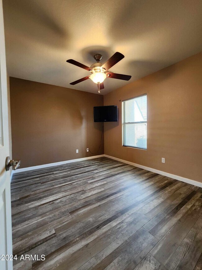 Building Photo - 40443 W Helen Ct
