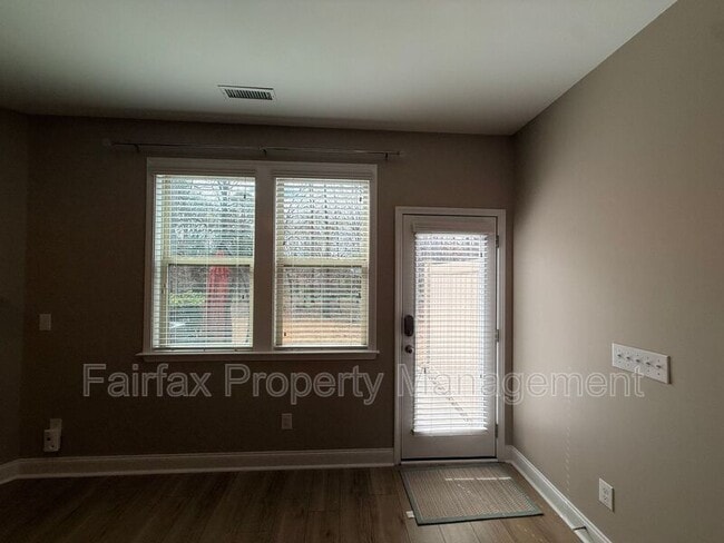 Building Photo - 212 Ellsworth Manor Dr