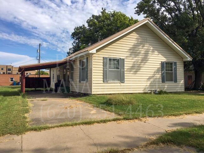 Building Photo - 2 Bedroom 1 and 3/4 Bath Duplex