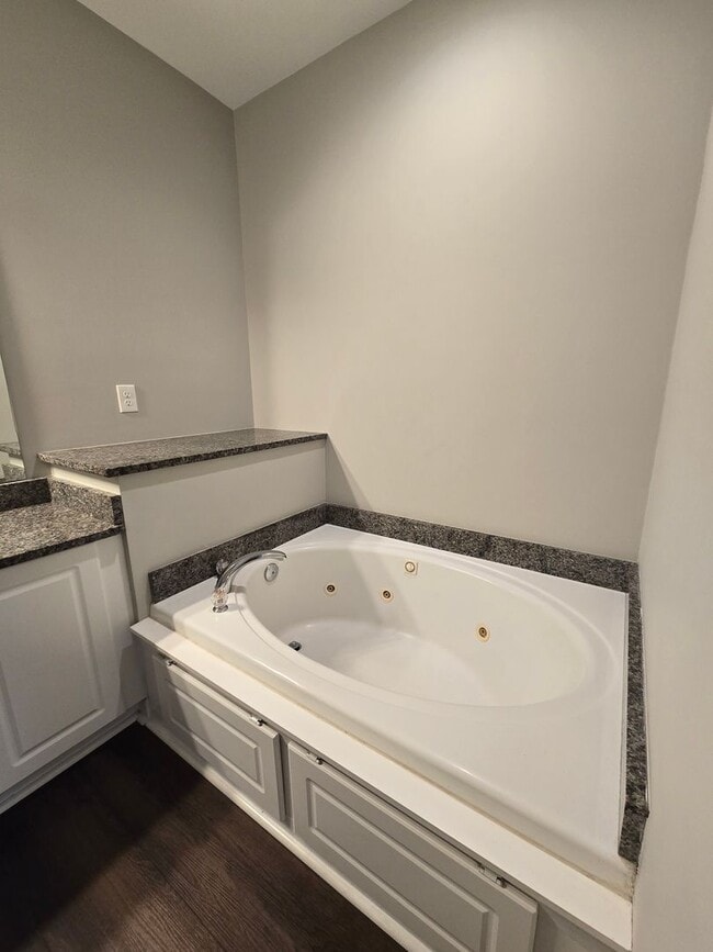 Building Photo - Cape Cottages Condos - 3BD/2BA - Less than...