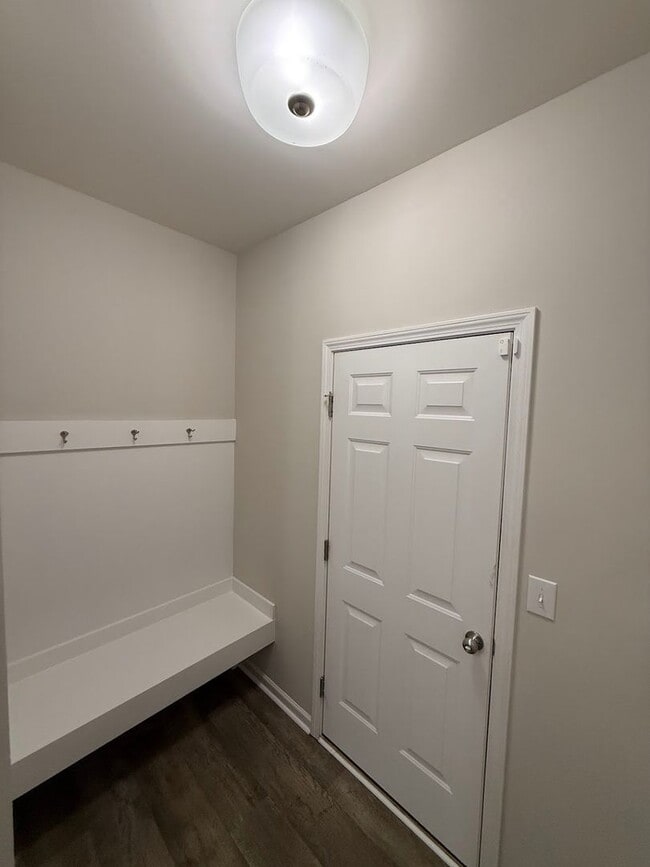 Building Photo - Updated 3 Bedroom Townhome with Harrisburg Schools