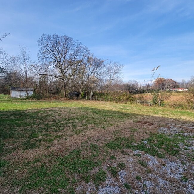 Building Photo - 3/2 Single Family- Full Unfinished Basement- Renovated House