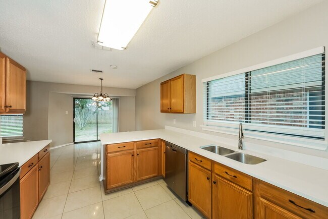Building Photo - 6606 Beryl Dr