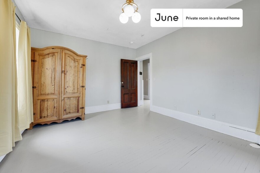 Building Photo - Room in Shared 4 bed/2 bath home