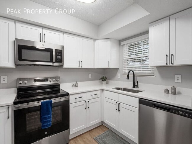 Building Photo - 134 Blakeford Dr