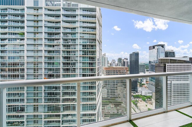 Building Photo - 475 Brickell Ave