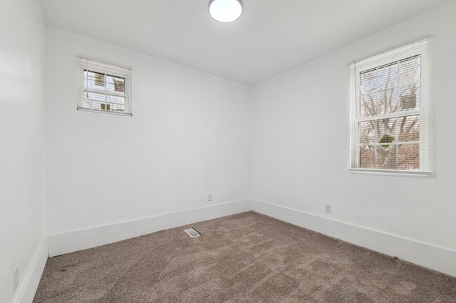 Building Photo - 1478 Helen St