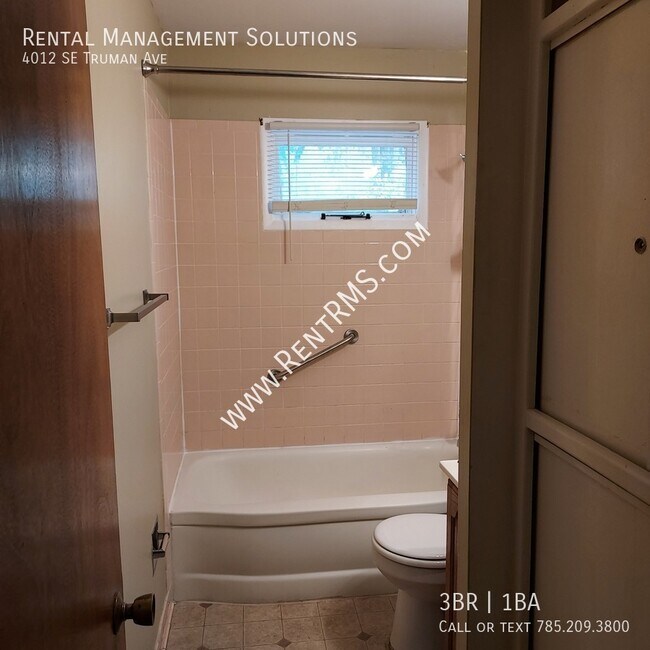 Building Photo - 4012 SE Truman Ave