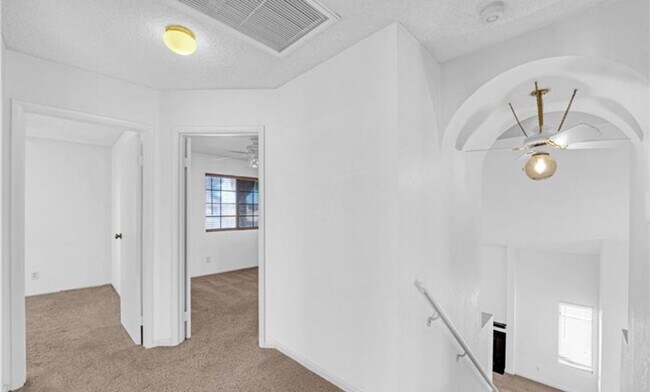 Building Photo - STUNNING 4 BEDROOM 3 BATH, 2 STORY HOME WI...