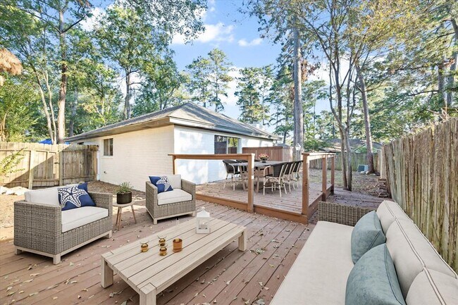 Building Photo - 22811 Cranberry Trail