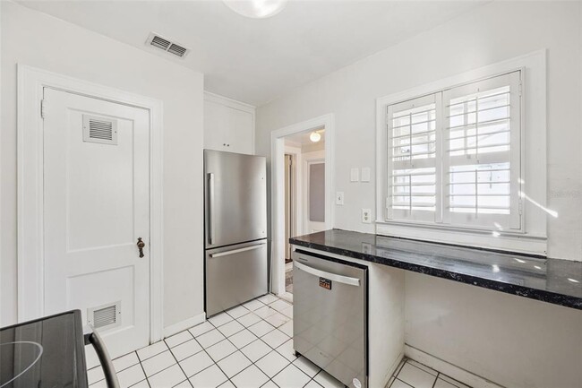 Building Photo - 1815 E Central Blvd