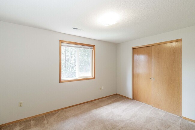 Building Photo - Spacious 4 Bedroom Home | 2,116 SF | Great Room with Fireplace | Fenced Backyard & 2-Car Garage