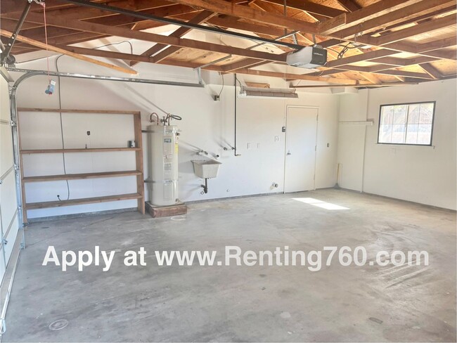 Building Photo - Spacious 2 Bedroom 2 Bathroom Home in Stor...