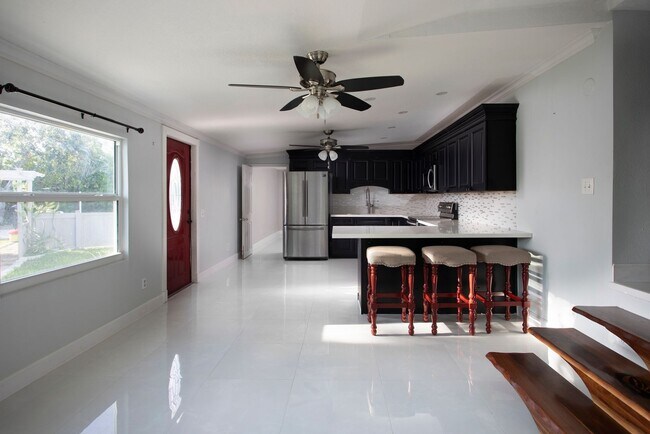 Building Photo - 3 bedroom 2 Bathroom in Big Coppitt No pet...