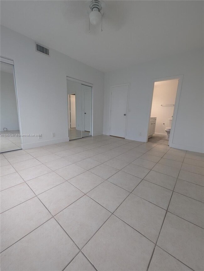 Building Photo - 16661 Hemingway Dr