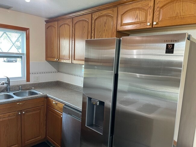 Building Photo - Single Family Home For Rent in North Kingstown!