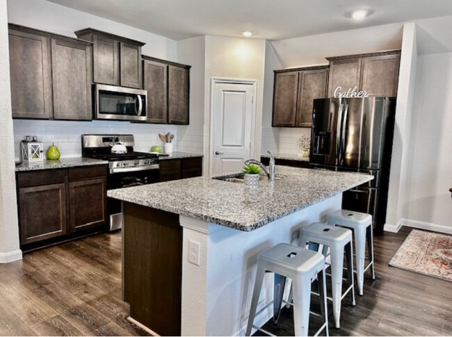 Building Photo - Like New 1 story 4 bedroom home just off D...